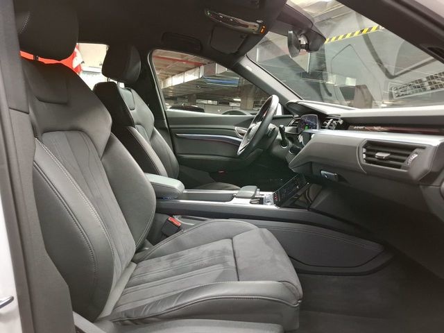 Audi Q8 e-tron Sport 50 95kWh quattro 250 kW (340 CV) Vehículo usado en Las Palmas - 11