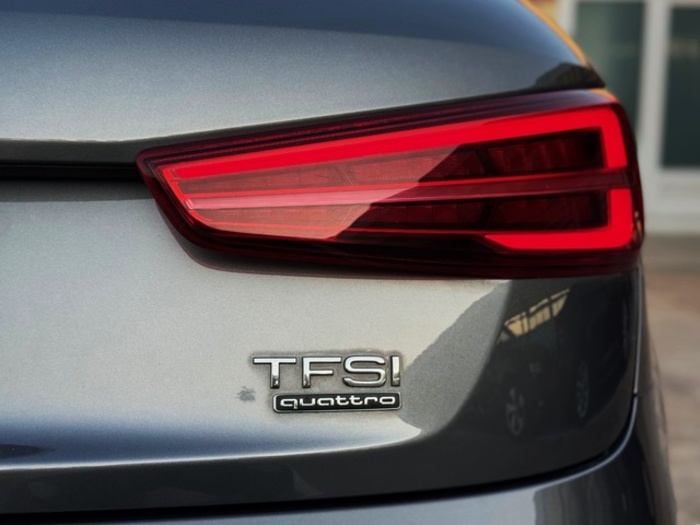 AudiQ3 sport edition 2.0 TFSI quattro 132 kW (180 CV) S tronic Vehículo usado en Barcelona - 15 AudiQ3 sport edition 2.0 TFSI quattro 132 kW (180 CV) S tronic Vehículo usado en Barcelona - 15