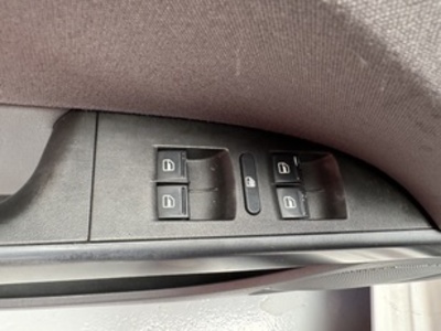 SEAT León 1.6 TDI Style 77 kW (105 CV) SEAT León 1.6 TDI Style 77 kW (105 CV)