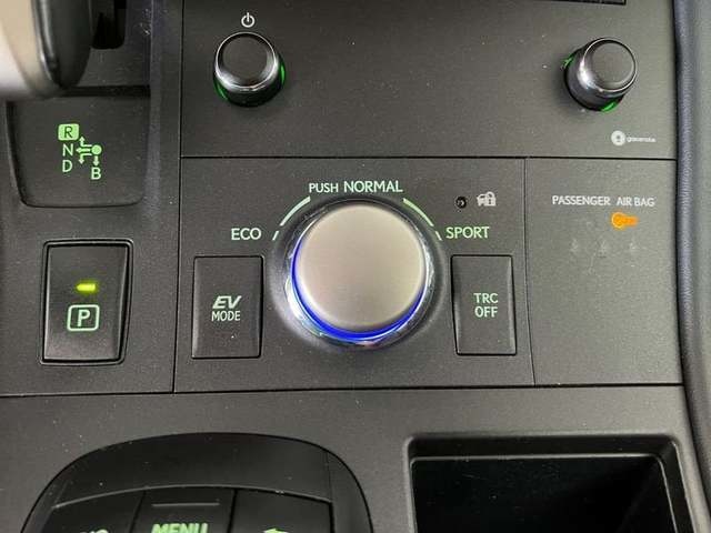 Lexus CT 200h Business 100 kW (136 CV) Vehículo usado en Madrid - 27