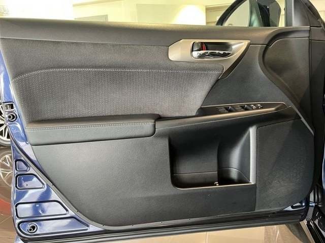 Lexus CT 200h Business 100 kW (136 CV) Vehículo usado en Madrid - 33 Lexus CT 200h Business 100 kW (136 CV) Vehículo usado en Madrid - 33