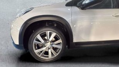 Peugeot 2008 PureTech 110 S&S Signature 81 kW (110 CV) Peugeot 2008 PureTech 110 S&S Signature 81 kW (110 CV)