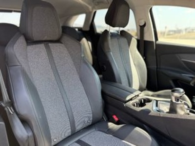 Peugeot 3008 PureTech 130 S&S Allure 96 kW (130 CV) Peugeot 3008 PureTech 130 S&S Allure 96 kW (130 CV)