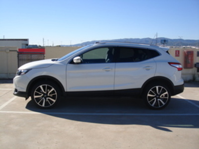 Nissan Qashqai 1.6 dCi Tekna Premium 4x2 96 kW (130 CV) Nissan Qashqai 1.6 dCi Tekna Premium 4x2 96 kW (130 CV)