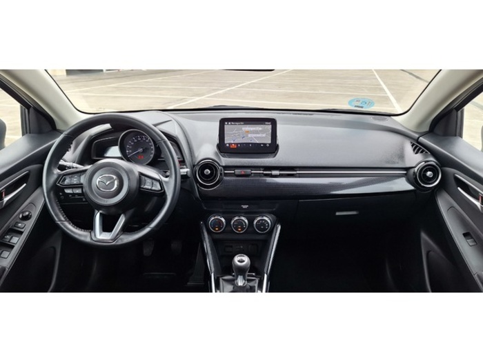 MazdaMazda 2 1.5 GE Zenith Safety White Navy 66 kW (90 CV) Vehículo usado en Barcelona - 11 MazdaMazda 2 1.5 GE Zenith Safety White Navy 66 kW (90 CV) Vehículo usado en Barcelona - 11