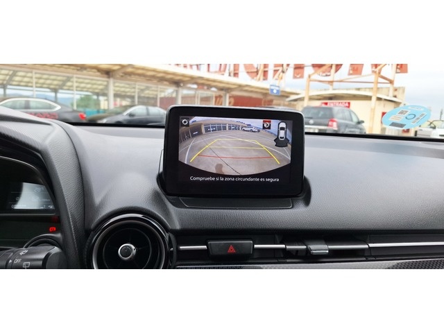 MazdaMazda 2 1.5 GE Zenith Safety White Navy 66 kW (90 CV) Vehículo usado en Barcelona - 14