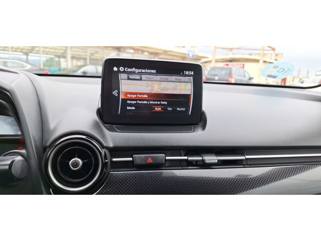 MazdaMazda 2 1.5 GE Zenith Safety White Navy 66 kW (90 CV) Vehículo usado en Barcelona - 19