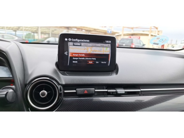 MazdaMazda 2 1.5 GE Zenith Safety White Navy 66 kW (90 CV) Vehículo usado en Barcelona - 19 MazdaMazda 2 1.5 GE Zenith Safety White Navy 66 kW (90 CV) Vehículo usado en Barcelona - 19