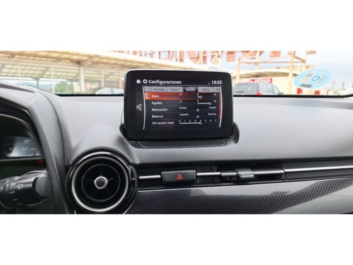 MazdaMazda 2 1.5 GE Zenith Safety White Navy 66 kW (90 CV) Vehículo usado en Barcelona - 20 MazdaMazda 2 1.5 GE Zenith Safety White Navy 66 kW (90 CV) Vehículo usado en Barcelona - 20