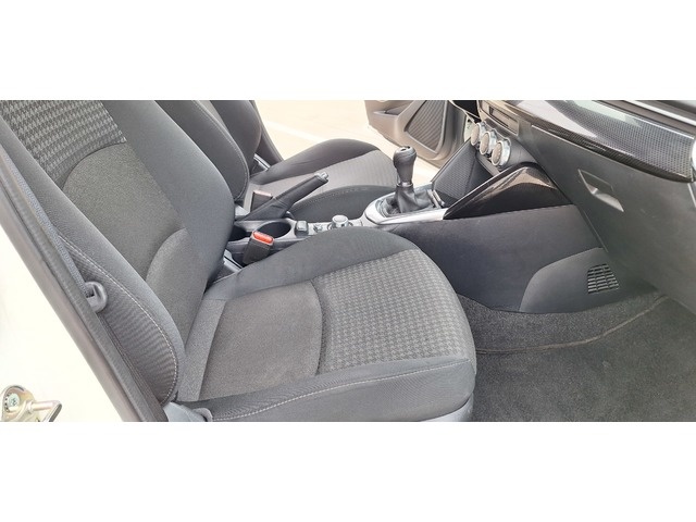 MazdaMazda 2 1.5 GE Zenith Safety White Navy 66 kW (90 CV) Vehículo usado en Barcelona - 30