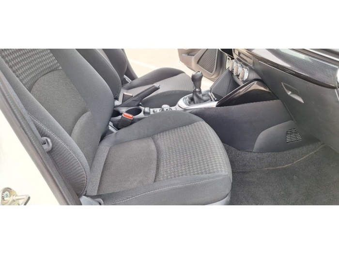 MazdaMazda 2 1.5 GE Zenith Safety White Navy 66 kW (90 CV) Vehículo usado en Barcelona - 30 MazdaMazda 2 1.5 GE Zenith Safety White Navy 66 kW (90 CV) Vehículo usado en Barcelona - 30