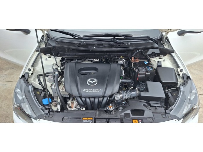 MazdaMazda 2 1.5 GE Zenith Safety White Navy 66 kW (90 CV) Vehículo usado en Barcelona - 34 MazdaMazda 2 1.5 GE Zenith Safety White Navy 66 kW (90 CV) Vehículo usado en Barcelona - 34