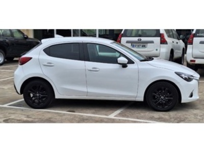 Mazda Mazda 2 1.5 GE Zenith Safety White Navy 66 kW (90 CV) Mazda Mazda 2 1.5 GE Zenith Safety White Navy 66 kW (90 CV)