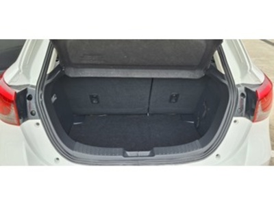 Mazda Mazda 2 1.5 GE Zenith Safety White Navy 66 kW (90 CV) Mazda Mazda 2 1.5 GE Zenith Safety White Navy 66 kW (90 CV)