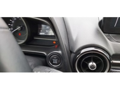 Mazda Mazda 2 1.5 GE Zenith Safety White Navy 66 kW (90 CV) Mazda Mazda 2 1.5 GE Zenith Safety White Navy 66 kW (90 CV)