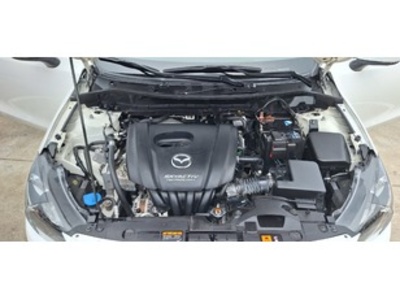 Mazda Mazda 2 1.5 GE Zenith Safety White Navy 66 kW (90 CV) Mazda Mazda 2 1.5 GE Zenith Safety White Navy 66 kW (90 CV)