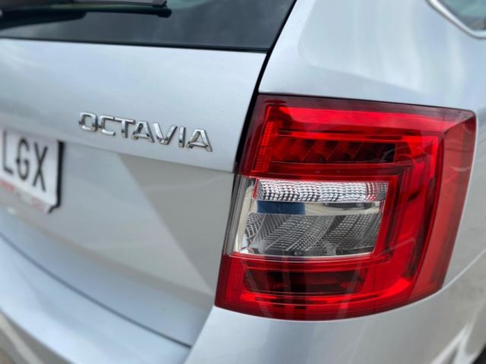 SkodaOctavia Combi 1.6 TDI Ambition 85 kW (115 CV) Vehículo usado en Barcelona - 11 SkodaOctavia Combi 1.6 TDI Ambition 85 kW (115 CV) Vehículo usado en Barcelona - 11