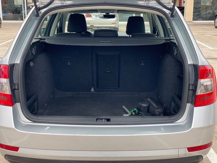 SkodaOctavia Combi 1.6 TDI Ambition 85 kW (115 CV) Vehículo usado en Barcelona - 13 SkodaOctavia Combi 1.6 TDI Ambition 85 kW (115 CV) Vehículo usado en Barcelona - 13