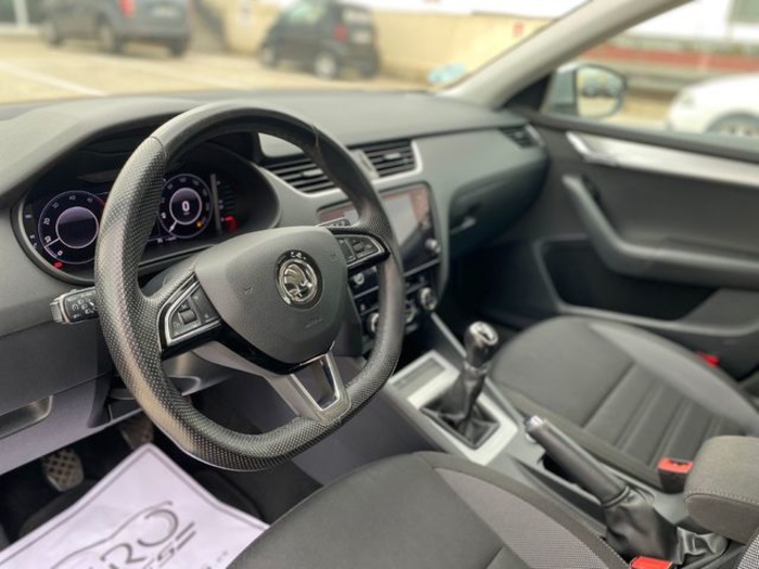 SkodaOctavia Combi 1.6 TDI Ambition 85 kW (115 CV) Vehículo usado en Barcelona - 15 SkodaOctavia Combi 1.6 TDI Ambition 85 kW (115 CV) Vehículo usado en Barcelona - 15