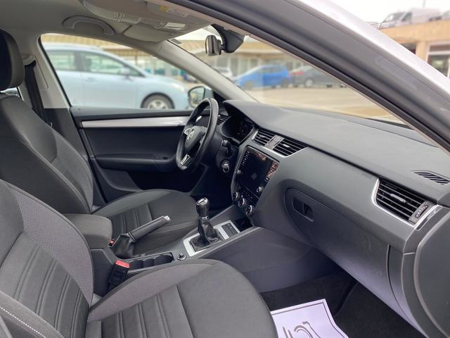 SkodaOctavia Combi 1.6 TDI Ambition 85 kW (115 CV) Vehículo usado en Barcelona - 38