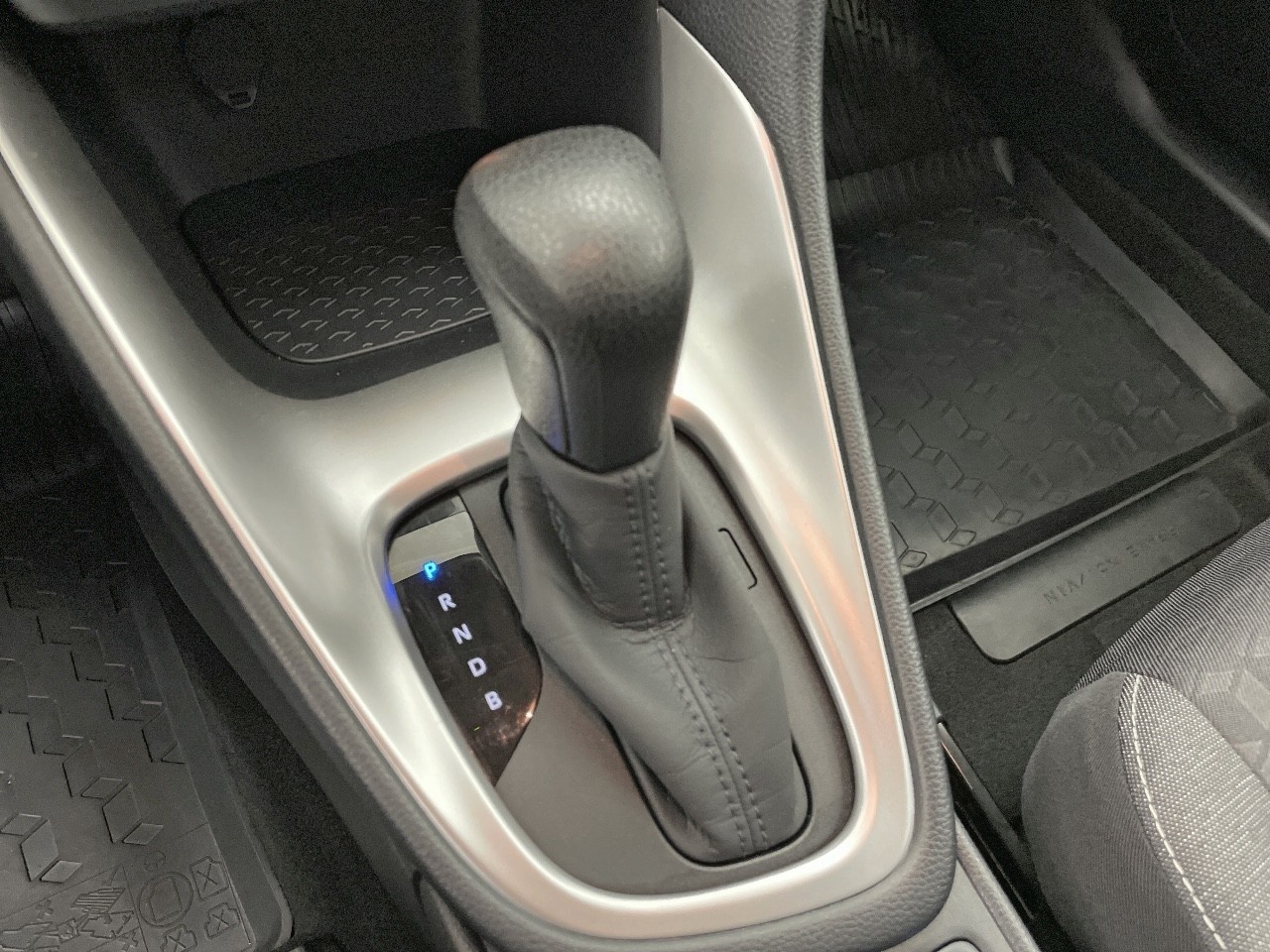 Toyota Yaris 120H Business Plus 85 kW (116 CV) - 7