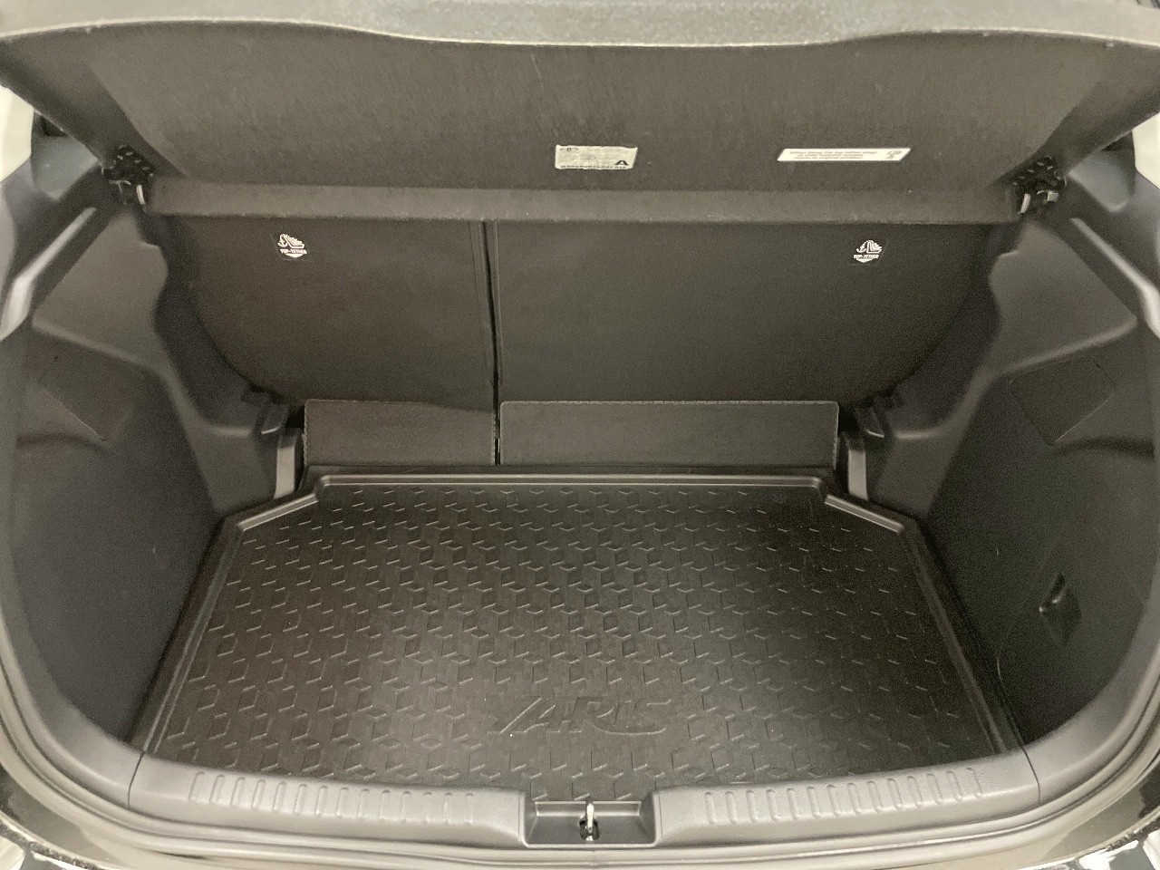 Toyota Yaris 120H Business Plus 85 kW (116 CV) - 12