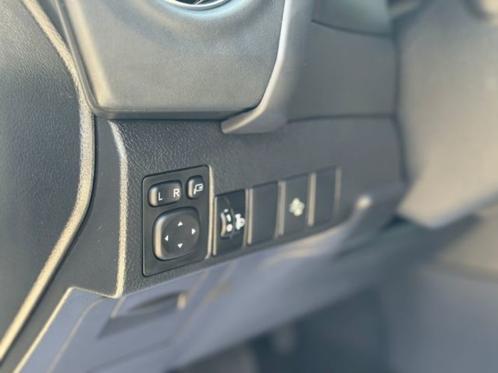 ToyotaAuris 140H Hybrid Feel! Edition 100 kW (136 CV) Vehículo usado en Barcelona - 17 ToyotaAuris 140H Hybrid Feel! Edition 100 kW (136 CV) Vehículo usado en Barcelona - 17