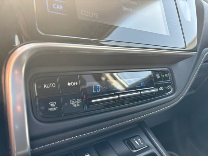 ToyotaAuris 140H Hybrid Feel! Edition 100 kW (136 CV) Vehículo usado en Barcelona - 18 ToyotaAuris 140H Hybrid Feel! Edition 100 kW (136 CV) Vehículo usado en Barcelona - 18