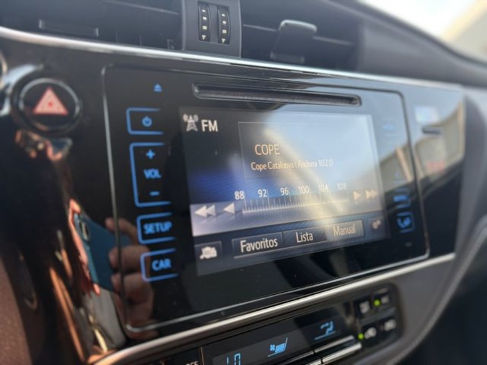 ToyotaAuris 140H Hybrid Feel! Edition 100 kW (136 CV) Vehículo usado en Barcelona - 19 ToyotaAuris 140H Hybrid Feel! Edition 100 kW (136 CV) Vehículo usado en Barcelona - 19