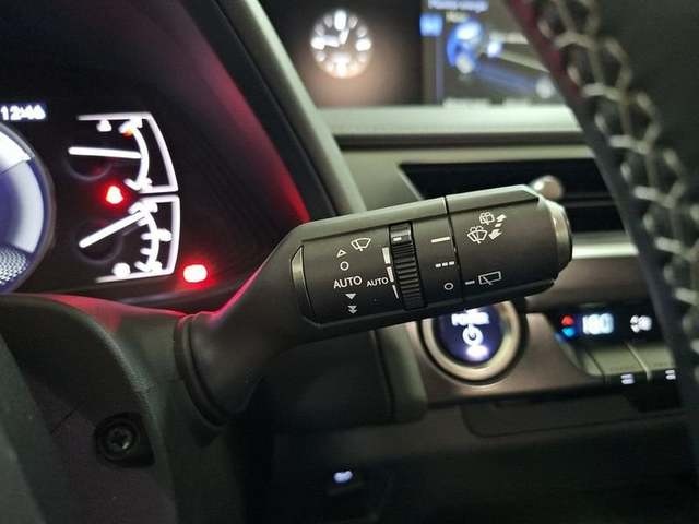 Lexus UX 250h Business 2WD 135 kW (184 CV) Vehículo usado en Madrid - 18