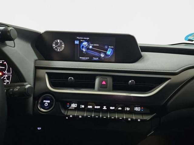 Lexus UX 250h Business 2WD 135 kW (184 CV) Vehículo usado en Madrid - 32 Lexus UX 250h Business 2WD 135 kW (184 CV) Vehículo usado en Madrid - 32