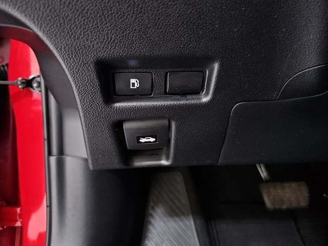 Lexus UX 250h Business 2WD 135 kW (184 CV) Vehículo usado en Madrid - 33