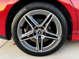 Mercedes-Benz CLA Shooting Brake 180 100 kW (136 CV)