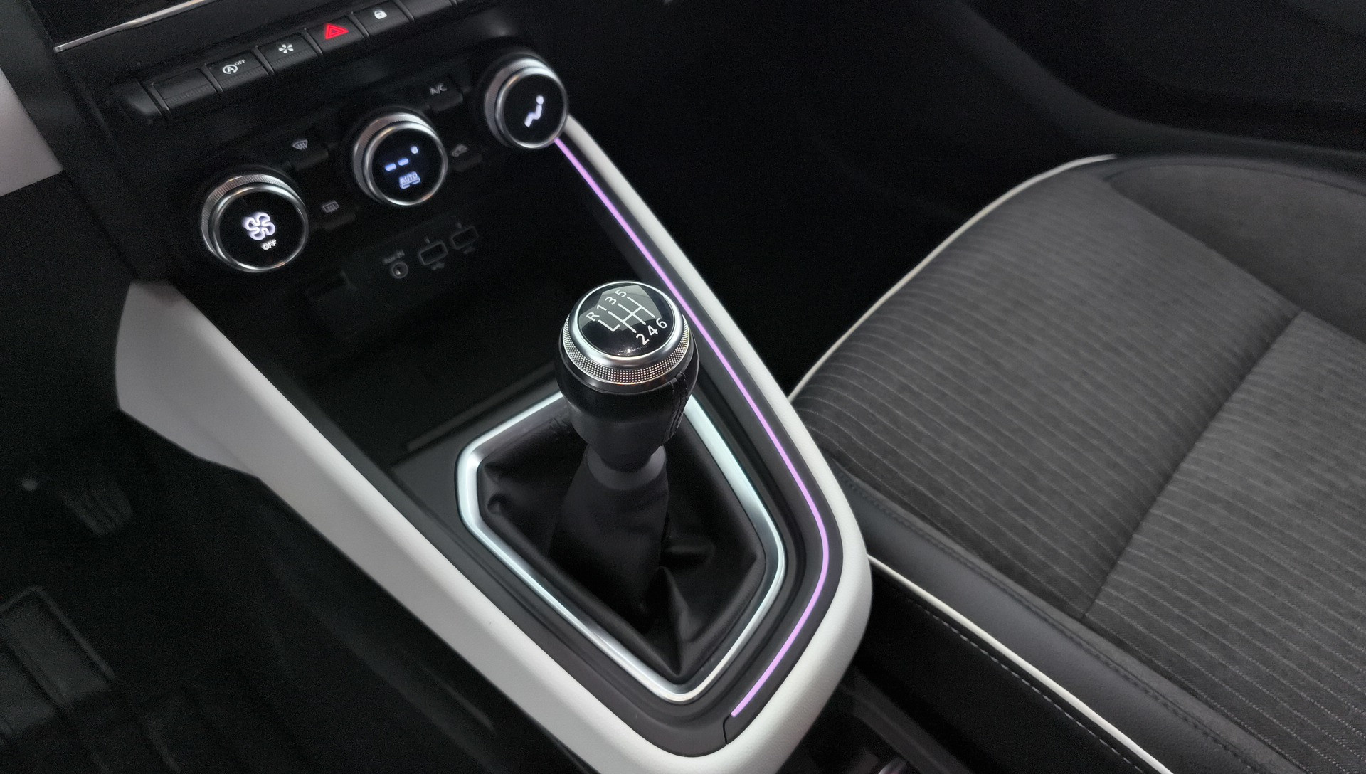 Renault Clio Techno TCe 66 kW (90 CV) - 21 Renault Clio Techno TCe 66 kW (90 CV) - 21