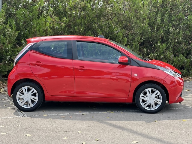 ToyotaAygo 1.0 70 x-play 51 kW (69 CV) Vehículo usado en Barcelona - 7 ToyotaAygo 1.0 70 x-play 51 kW (69 CV) Vehículo usado en Barcelona - 7