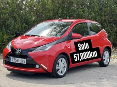 Toyota Aygo 1.0 70 x-play 51 kW (69 CV) Toyota Aygo 1.0 70 x-play 51 kW (69 CV)