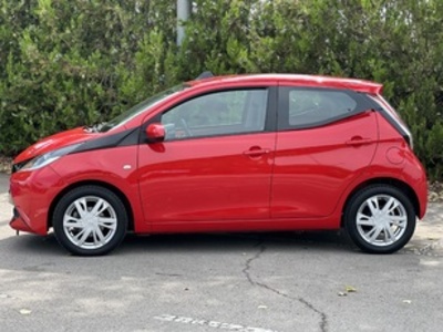 Toyota Aygo 1.0 70 x-play 51 kW (69 CV) Toyota Aygo 1.0 70 x-play 51 kW (69 CV)