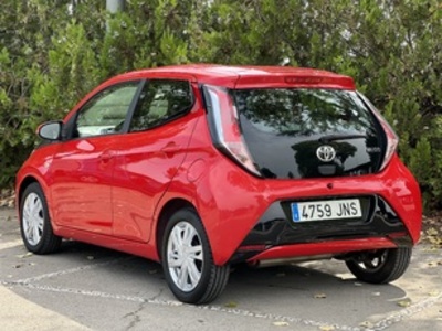 Toyota Aygo 1.0 70 x-play 51 kW (69 CV) Toyota Aygo 1.0 70 x-play 51 kW (69 CV)