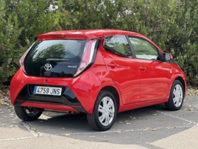 Toyota Aygo 1.0 70 x-play 51 kW (69 CV) Toyota Aygo 1.0 70 x-play 51 kW (69 CV)