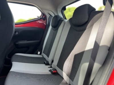 Toyota Aygo 1.0 70 x-play 51 kW (69 CV) Toyota Aygo 1.0 70 x-play 51 kW (69 CV)