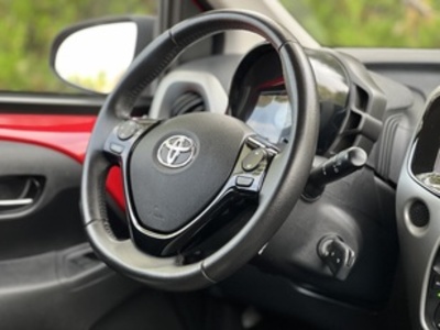 Toyota Aygo 1.0 70 x-play 51 kW (69 CV) Toyota Aygo 1.0 70 x-play 51 kW (69 CV)