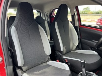 Toyota Aygo 1.0 70 x-play 51 kW (69 CV) Toyota Aygo 1.0 70 x-play 51 kW (69 CV)