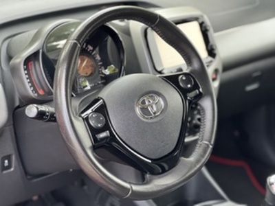 Toyota Aygo 1.0 70 x-play 51 kW (69 CV) Toyota Aygo 1.0 70 x-play 51 kW (69 CV)