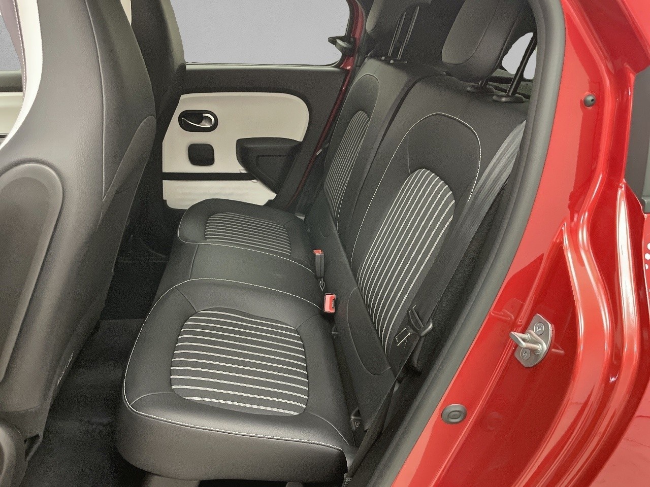 Renault Twingo R80 batería 20kWh 60 kW (81 CV) - 12