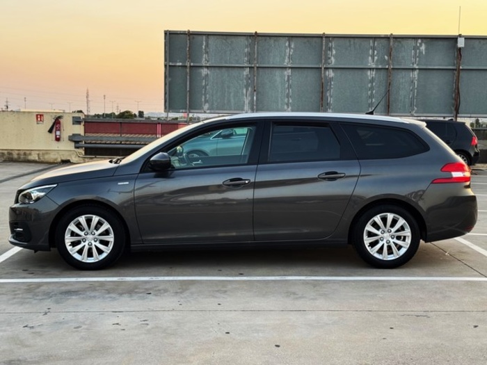 Peugeot308 SW BlueHDI 130 S&S Style 96 kW (130 CV) Vehículo usado en Barcelona - 9 Peugeot308 SW BlueHDI 130 S&S Style 96 kW (130 CV) Vehículo usado en Barcelona - 9