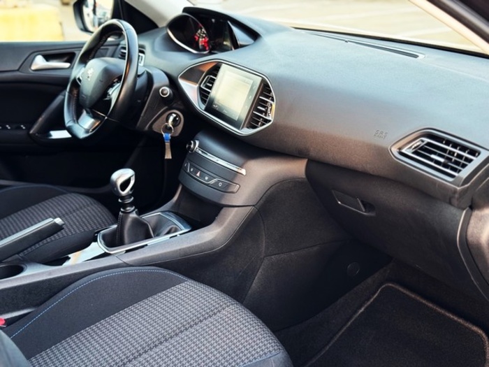 Peugeot308 SW BlueHDI 130 S&S Style 96 kW (130 CV) Vehículo usado en Barcelona - 28 Peugeot308 SW BlueHDI 130 S&S Style 96 kW (130 CV) Vehículo usado en Barcelona - 28