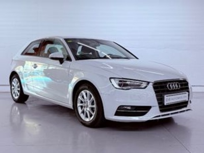 Audi A3 Attraction 1.6 TDI clean diesel 81 kW (110 CV) Audi A3 Attraction 1.6 TDI clean diesel 81 kW (110 CV)