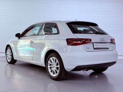 Audi A3 Attraction 1.6 TDI clean diesel 81 kW (110 CV) Audi A3 Attraction 1.6 TDI clean diesel 81 kW (110 CV)