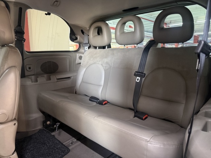 ChryslerGrand Voyager 2.5 CRD SE 103 kW (140 CV) Vehículo usado en Barcelona - 9 ChryslerGrand Voyager 2.5 CRD SE 103 kW (140 CV) Vehículo usado en Barcelona - 9