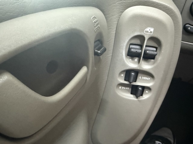 ChryslerGrand Voyager 2.5 CRD SE 103 kW (140 CV) Vehículo usado en Barcelona - 15